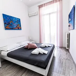 https://mombello-50.hotelitalianriviera.com